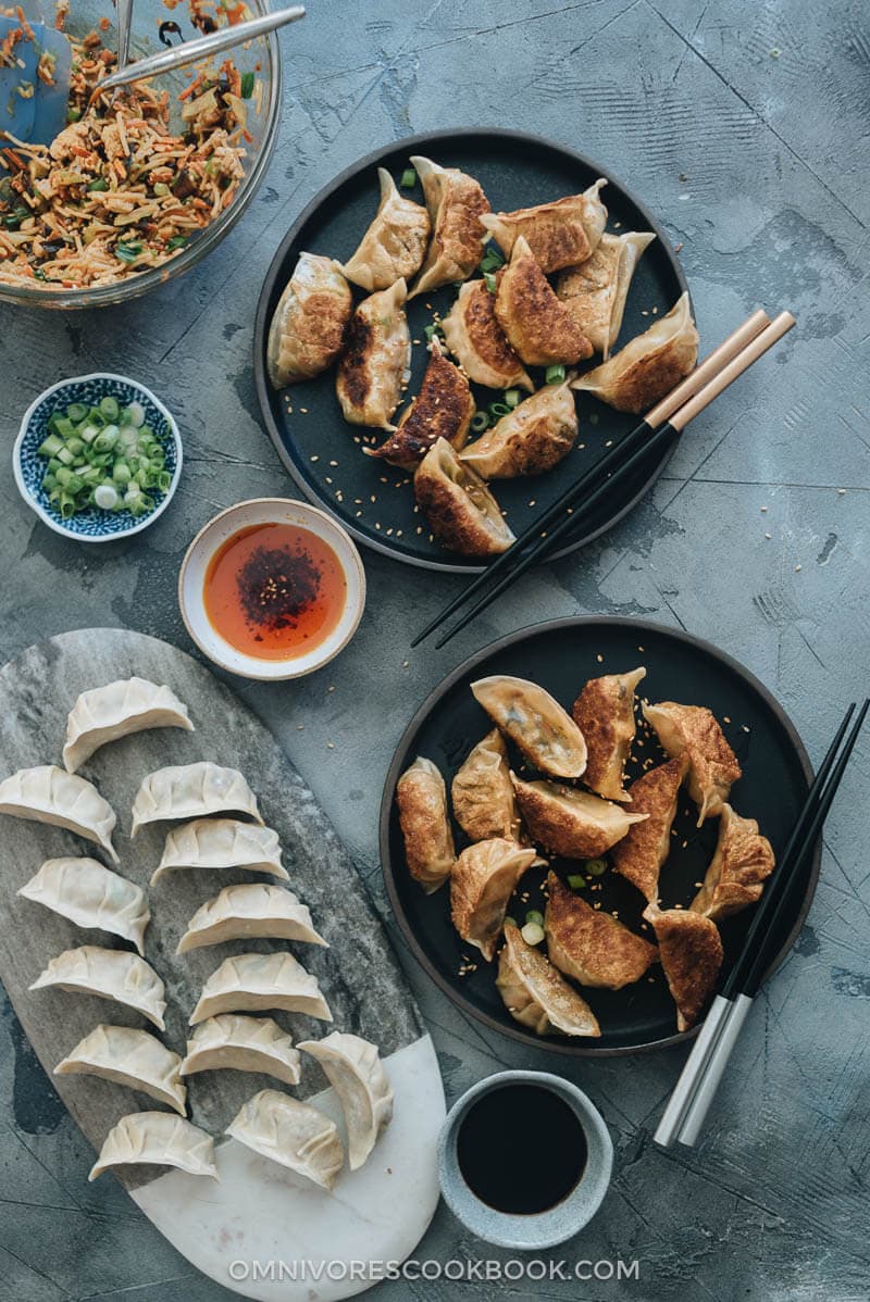 Homemade Vegan Dumplings - The dumpling filling has a well-balanced texture with veggies, tofu, and rice vermicelli. It’s seasoned with plenty of aromatics, soy sauce, and just a dash of curry powder to enhance its richness. #chinese #vegetarian Raw and cooked homemade vegan dumplings