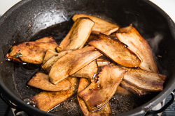Teriyaki King Oyster Mushroom Cooking Process | Omnivorescookbook.com