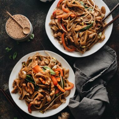15-minute chicken chow fun served in plates
