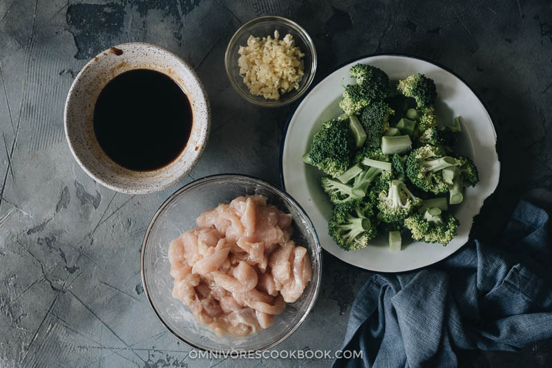 Chicken and Broccoli (Chinese Takeout Style) | An easy chicken and broccoli stir fry recipe that yields juicy chicken and crisp broccoli in a rich brown sauce, just like the one from a Chinese restaurant. {Gluten-Free Adaptable} Ingredients to making chicken and broccoli