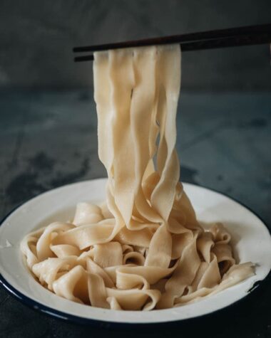 Boiled flat noodles
