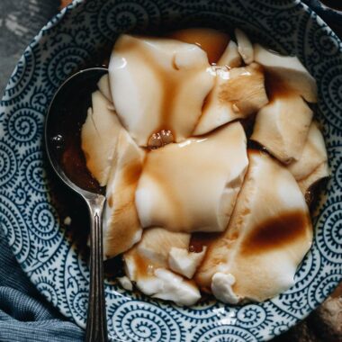 Tofu pudding close-up