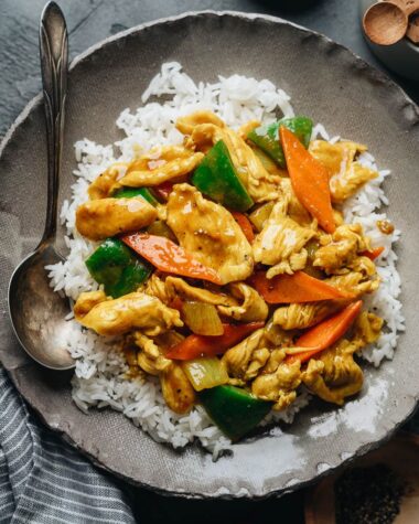Curry chicken over rice