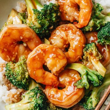 Easy takeout style prawns with broccoli