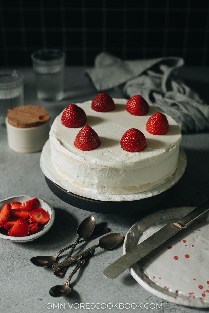 Japanese style strawberry cake (less sweet)