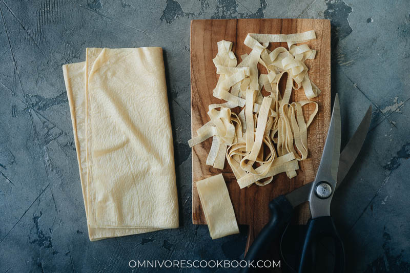 Cutting yuba sheet into ribbons