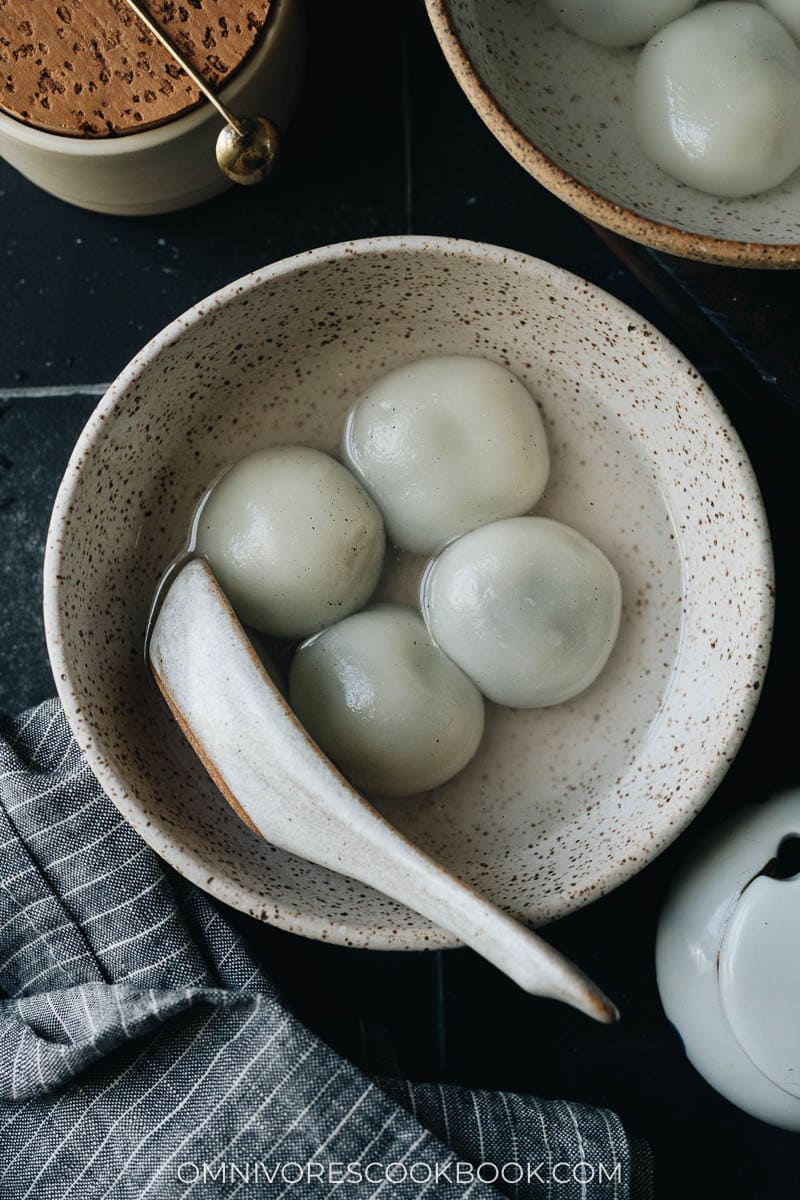 Black sesame tang yuan in soup