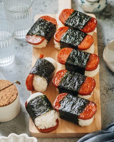 Spam musubi served on a tray