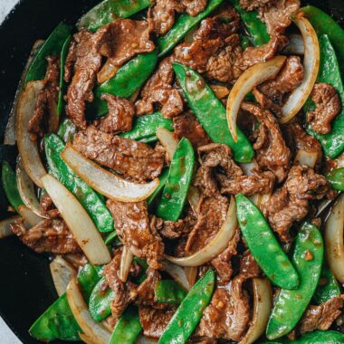 Beef with snow peas close up