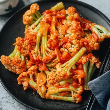 Chinese cauliflower with tomato sauce