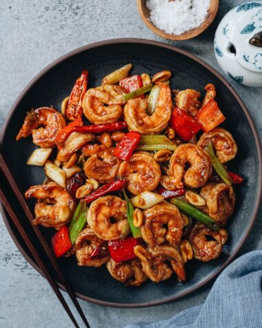 Kung pao shrimp with pepper served in a plate