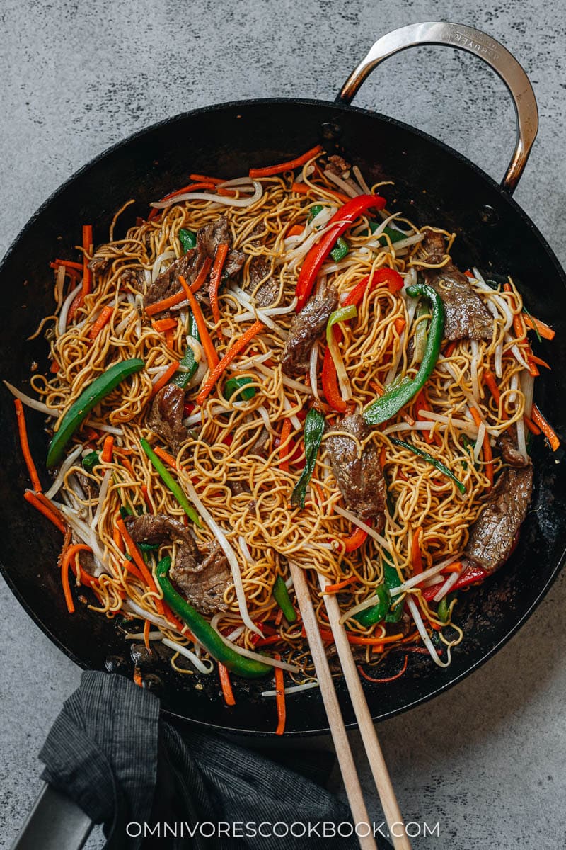 Homemade beef chow mein with peppers and onion