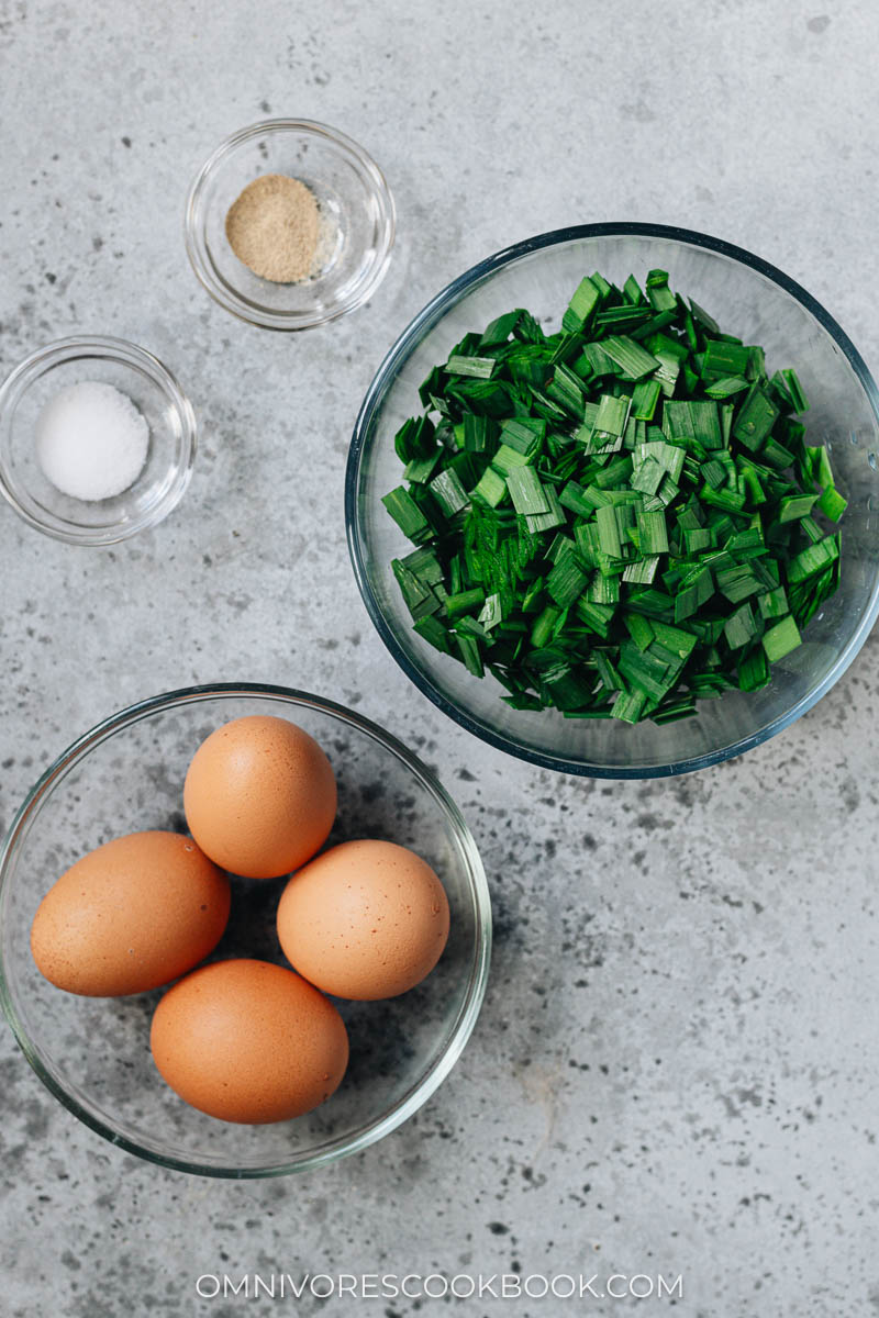 Ingredients for making Chinese chive and egg stir fry