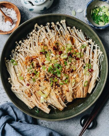 Steamed Enoki Mushrooms (蒜蓉金针菇)