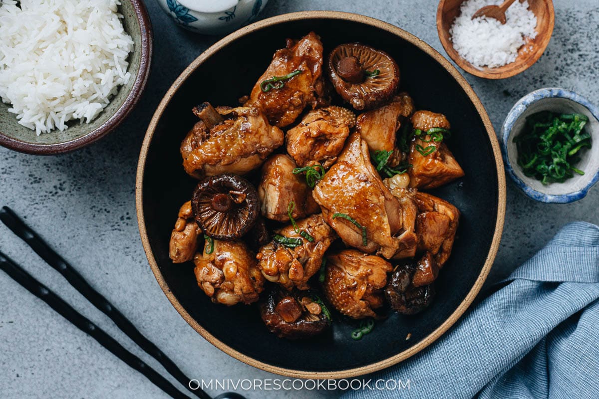 Chinese Braised Chicken with Mushroom (小鸡炖蘑菇)