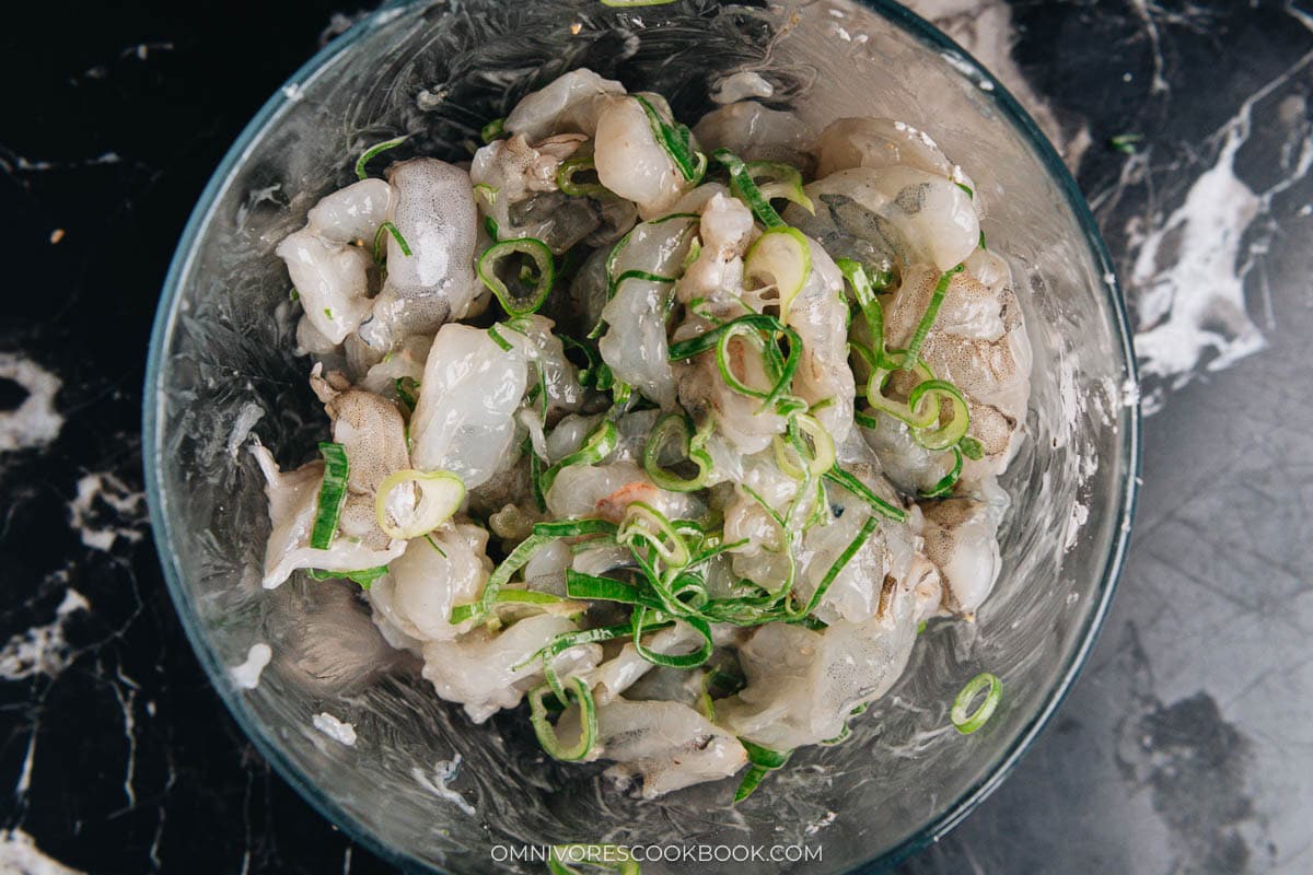 Marinating shrimp for the filling