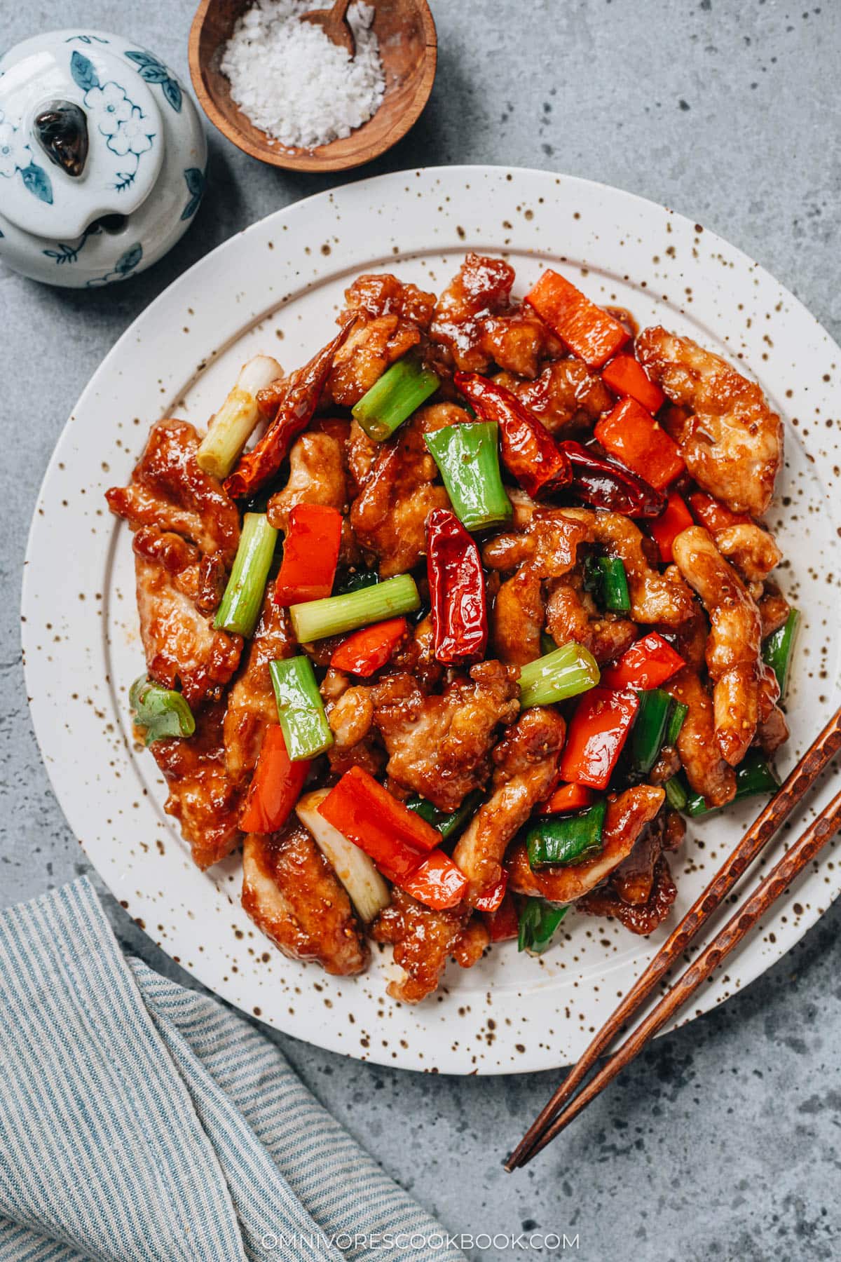 Mongolian chicken with pepper served in a plate