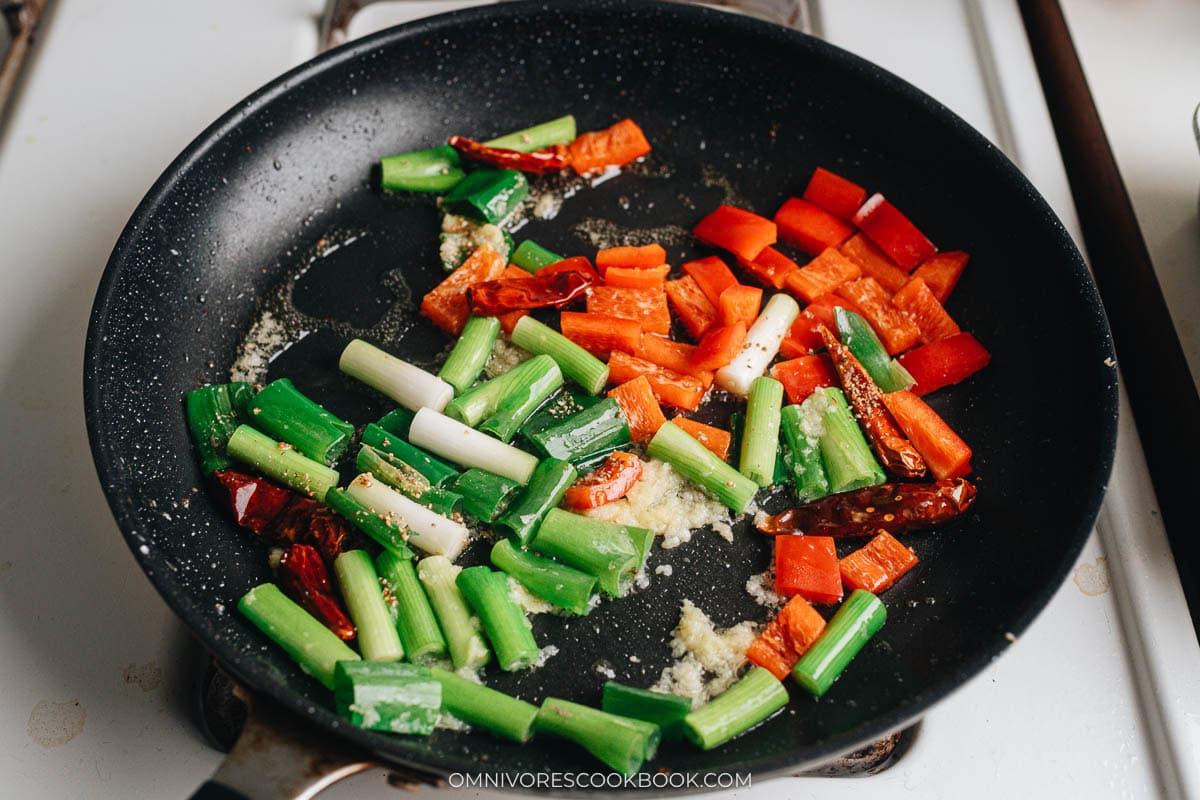 Stir fry the aromatics and pepper