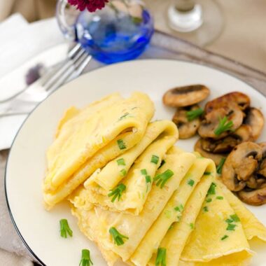 Egg and Green Onion Crepe | omnivorescookbook.com